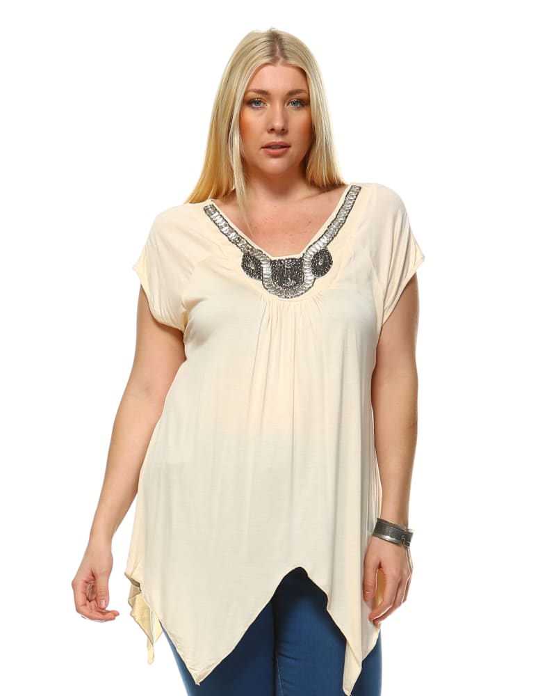 Front of a model wearing a size 1X Fenella Tunic Top in Beige by White Mark. | dia_product_style_image_id:257278